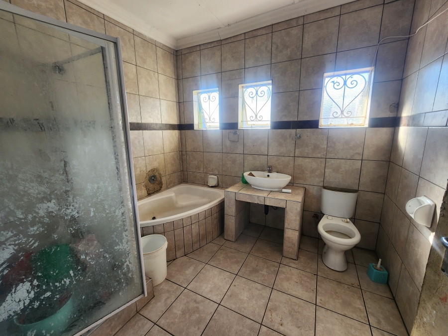 13 Bedroom Property for Sale in Doorn Free State